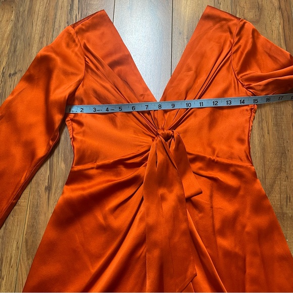 Cinq à Sept Caelan Knot Front Silk Dress in Tangerine Orange Size 00 - Picture 14 of 16
